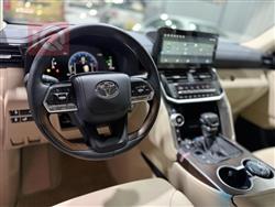 تۆیۆتا لاند کروزەر